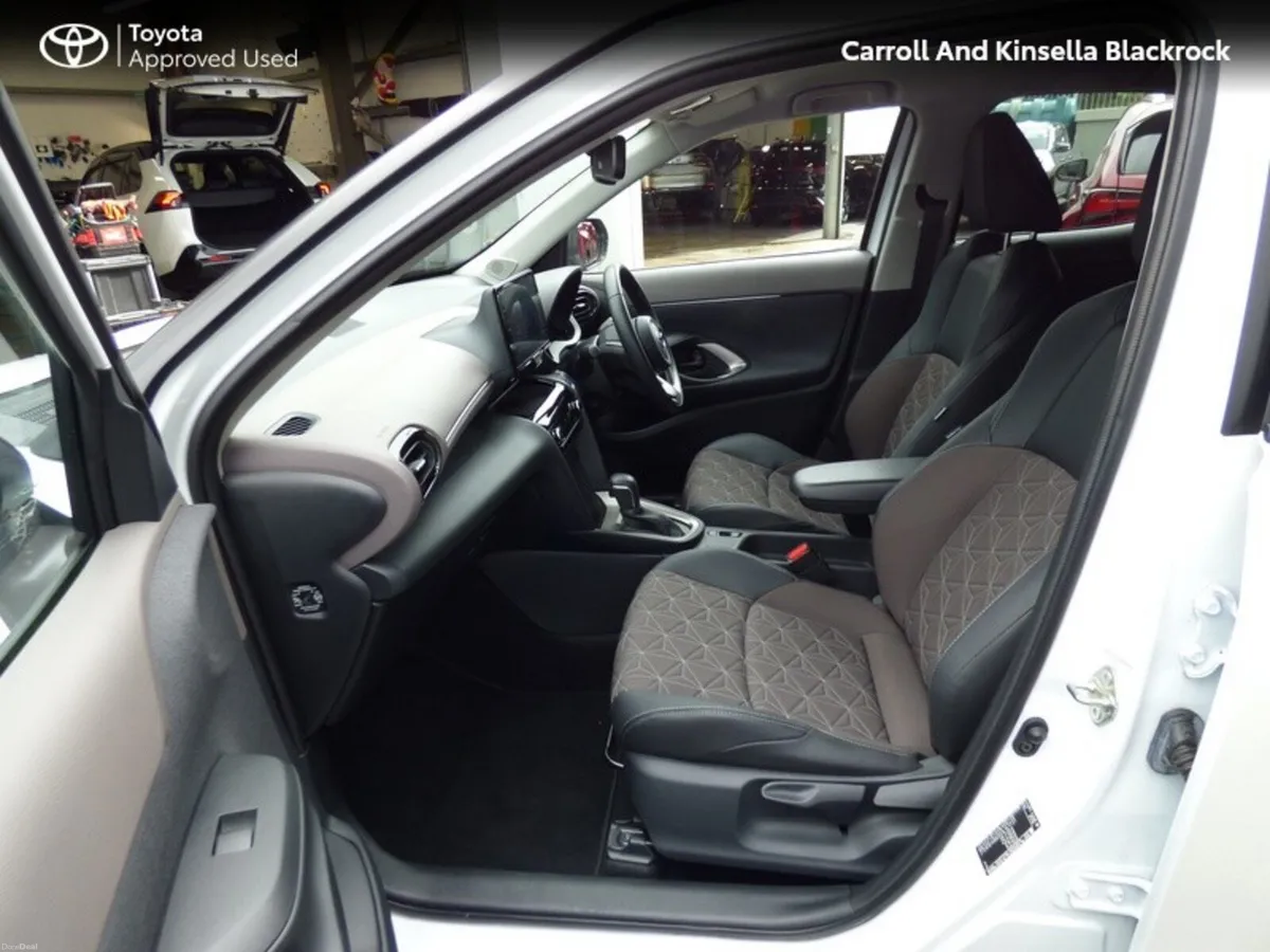 Toyota Yaris Cross Hybrid Sol - Image 6
