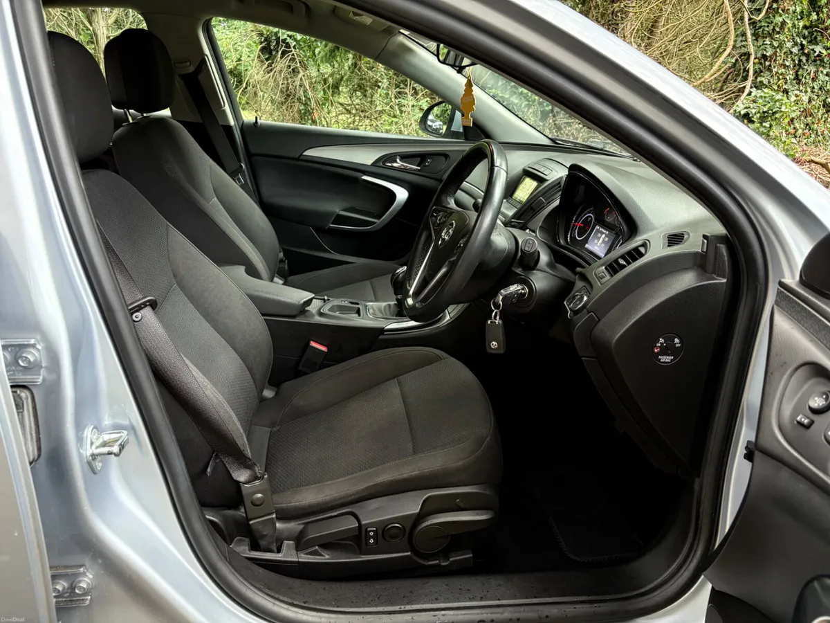142 Vauxhall Insignia, Tax & NCT to January 2027! - Image 6