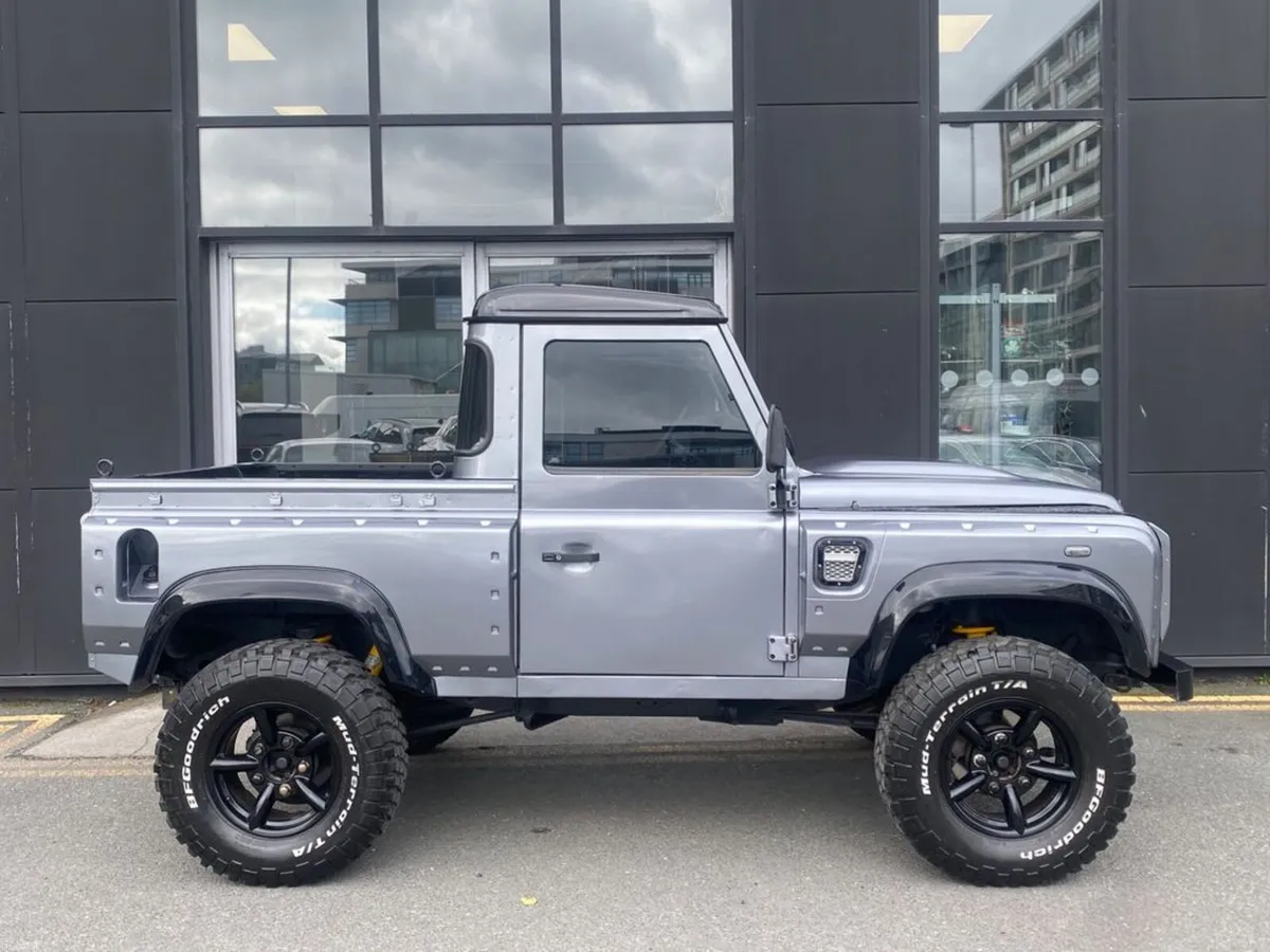 Land Rover Defender 90 Pick-Up - Image 4