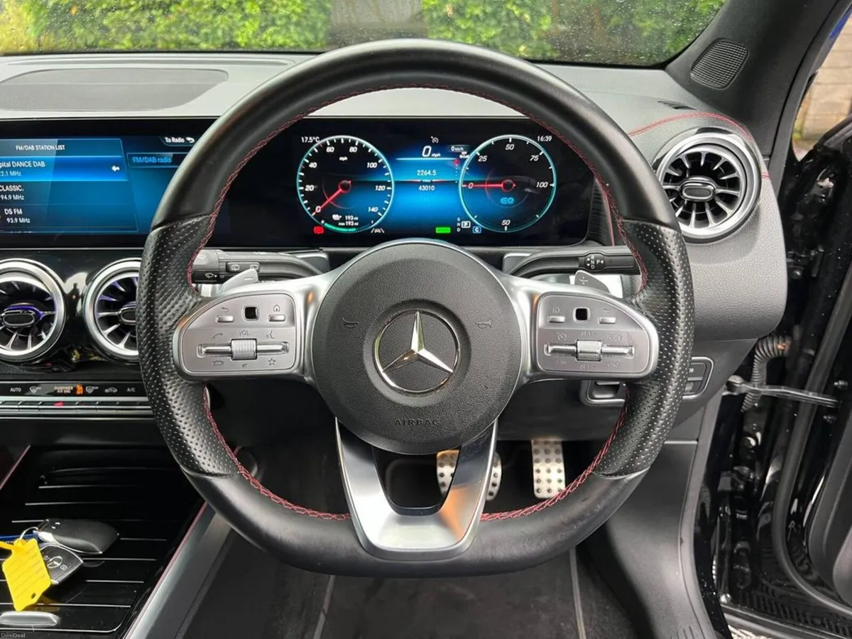 Mercedes-Benz EQB EQB300 AMG-LINE 4MATIC 7-SEATER - Image 4
