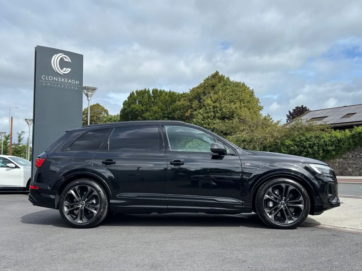 Audi Q7 TFSI E QUATTRO BLACK EDITION S LINE - Image 2