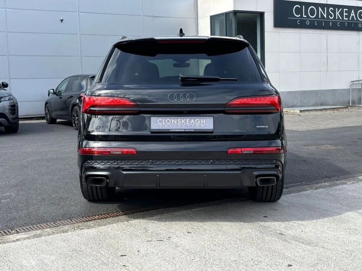 Audi Q7 TFSI E QUATTRO BLACK EDITION S LINE - Image 6