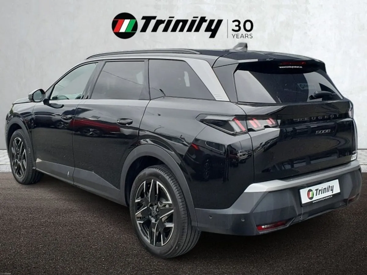 Peugeot 5008 DIRECTORS CAR** 1.2 MHEV 145BHP ** AL - Image 3