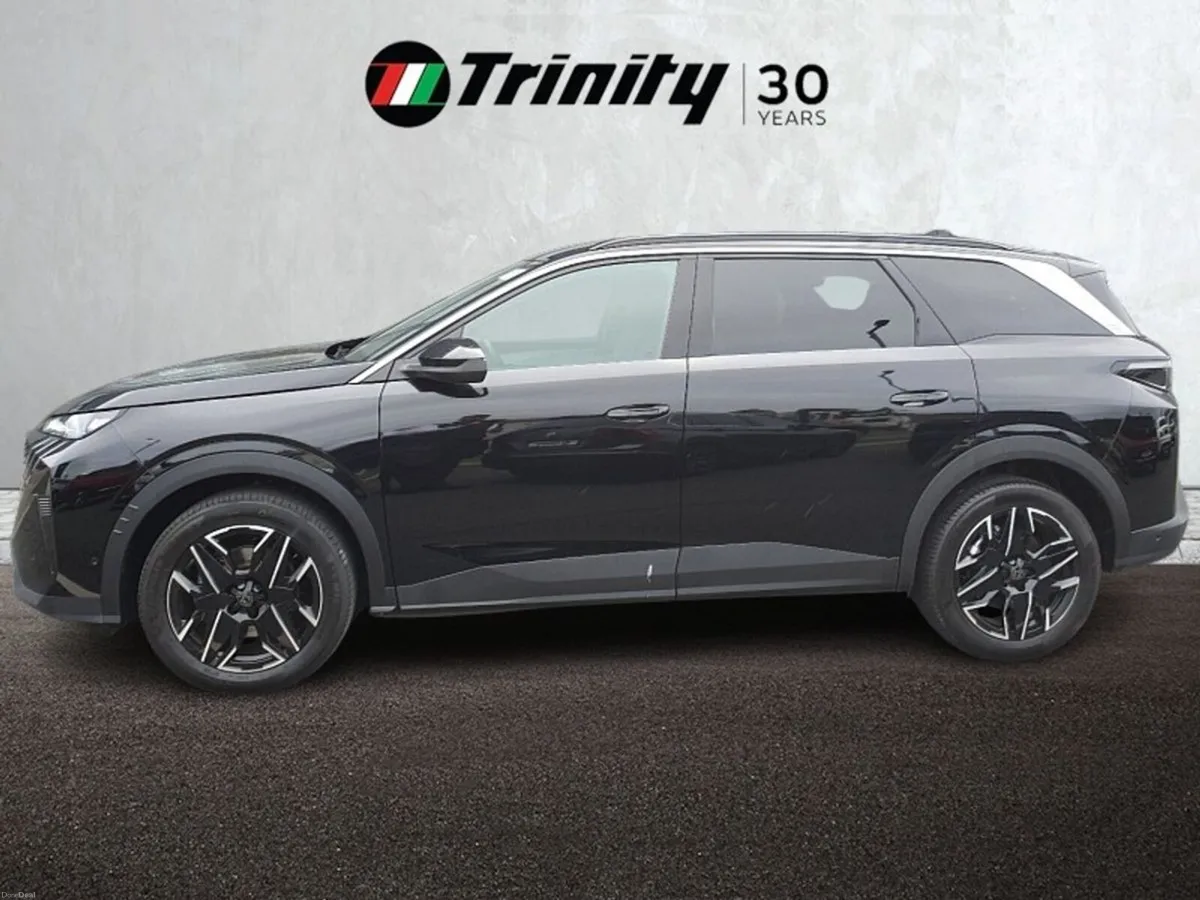Peugeot 5008 DIRECTORS CAR** 1.2 MHEV 145BHP ** AL - Image 5