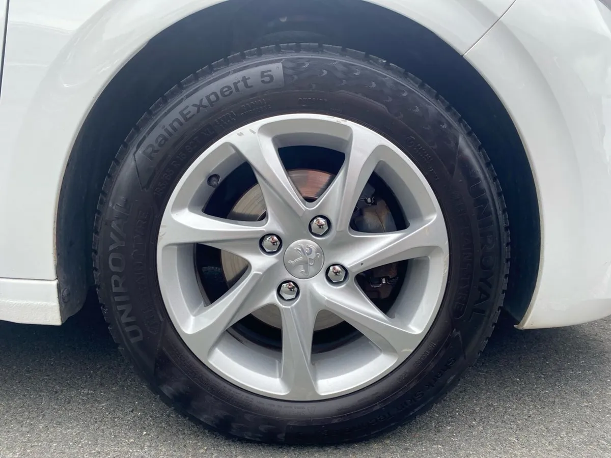 Peugeot 208 1.2 PureTech Active - Image 5
