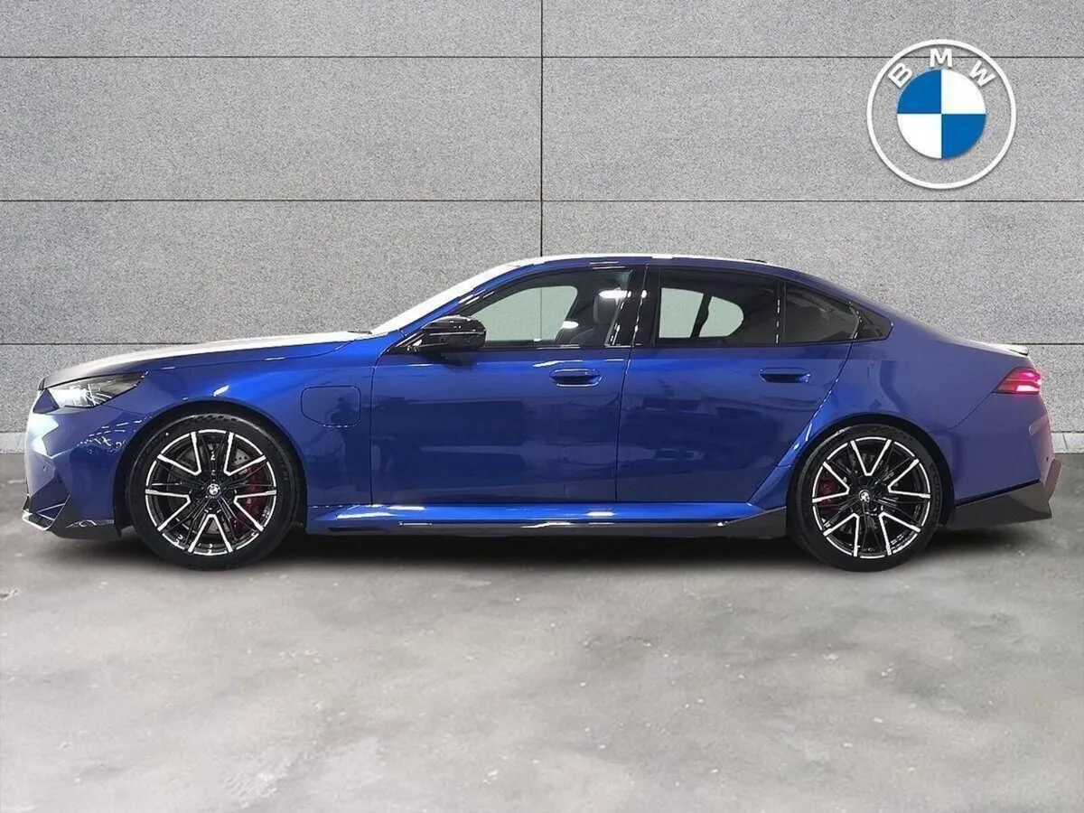 BMW M5 Saloon - Image 3