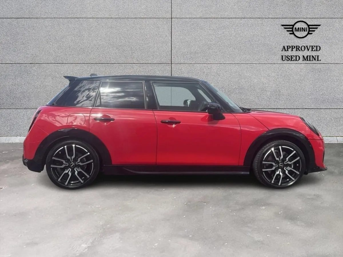 Mini Cooper Cooper C 5 Door - Image 2
