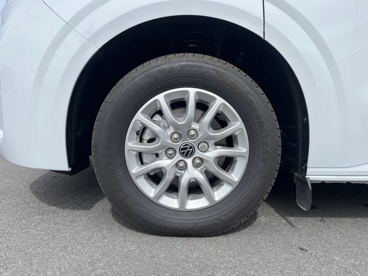 Volkswagen Caravelle Life LWB 240 PHEV - Image 5