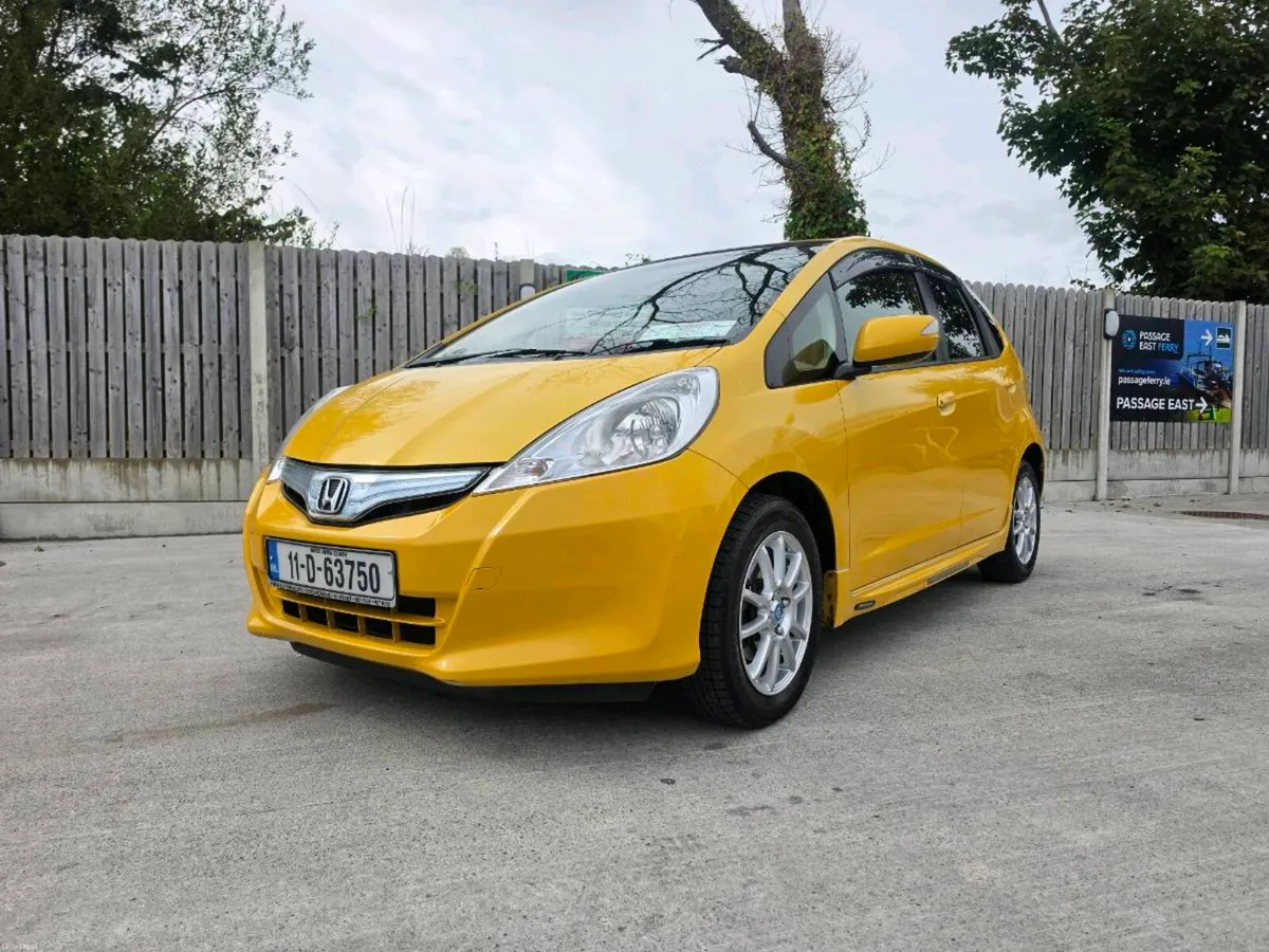 Honda Fit 1.3 hybrid Automatic - Image 3