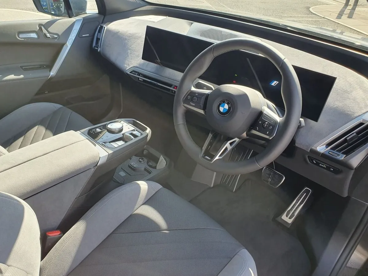 BMW iX xDrive45 M Sport - Image 6