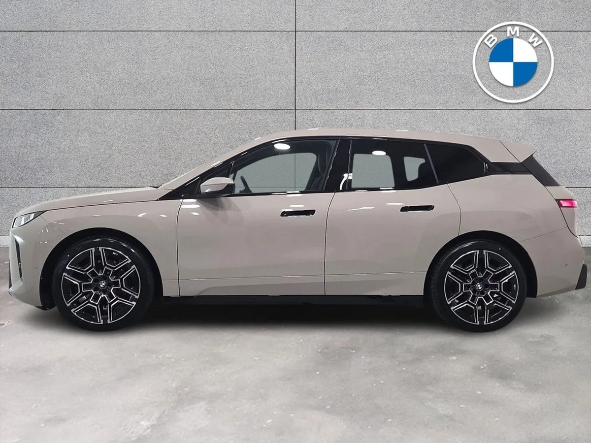 BMW iX xDrive45 M Sport - Image 3