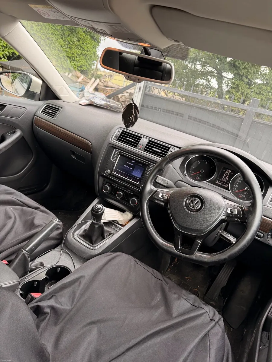 Volkswagen Jetta - Image 5