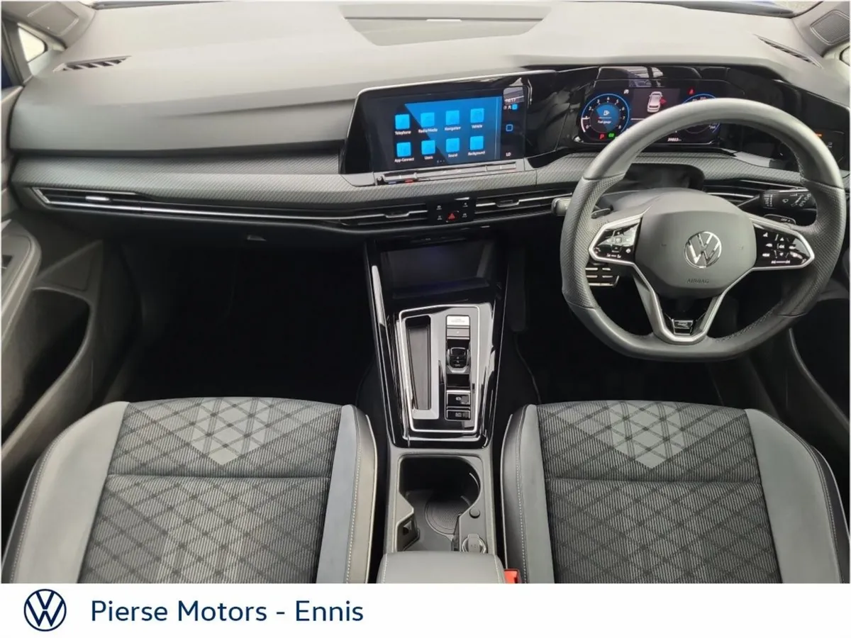 Volkswagen Golf 1.5 eTSI 130HP R-Line DSG MHEV - Image 4