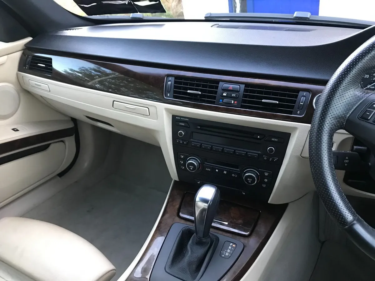 BMW 3-Series 2009 - Image 3