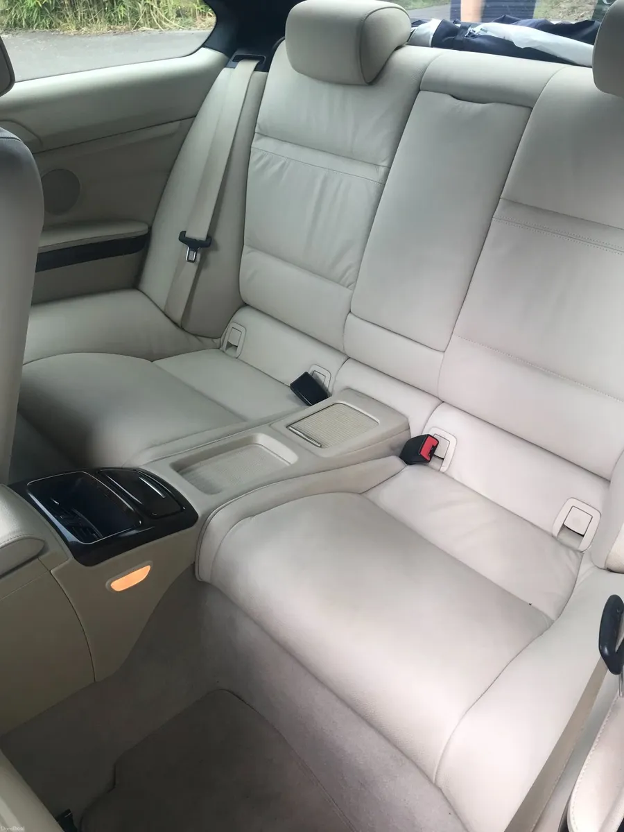 BMW 3-Series 2009 - Image 5