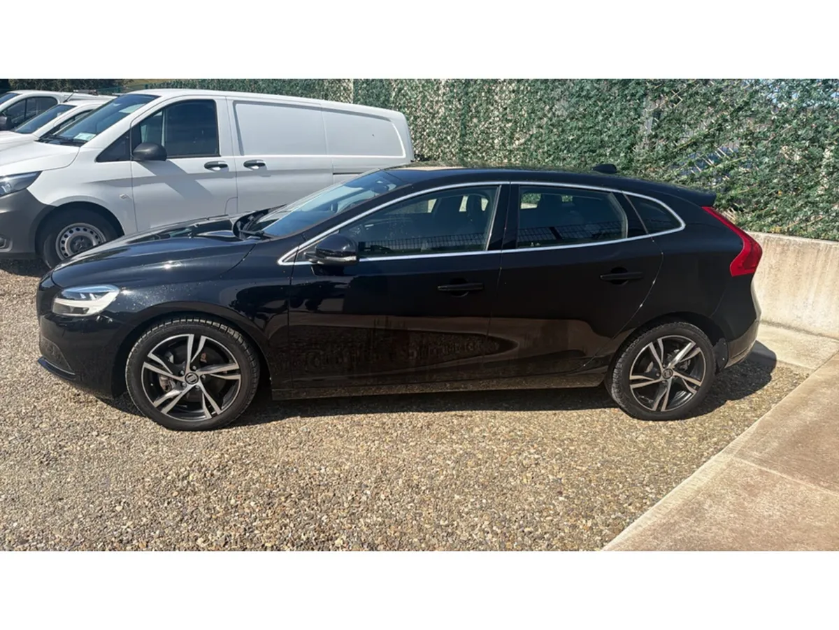 Volvo V40 D4 2.0 auto - Image 4