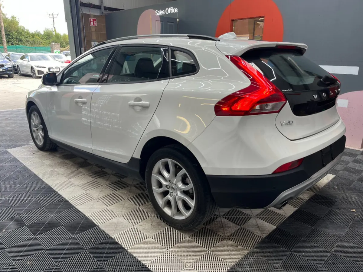 Volvo V40 2017 VOLVO V40 CROSS COUNTRY D4 MOMENTUM - Image 5