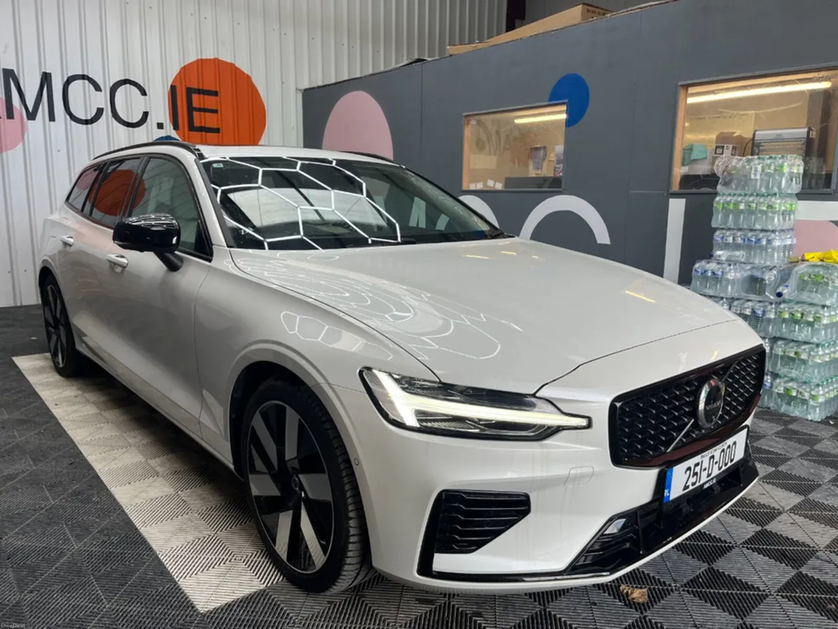Volvo V60 2025 VOLVO V60 4WD ULTRA T6 AWD PLUG-IN - Image 1