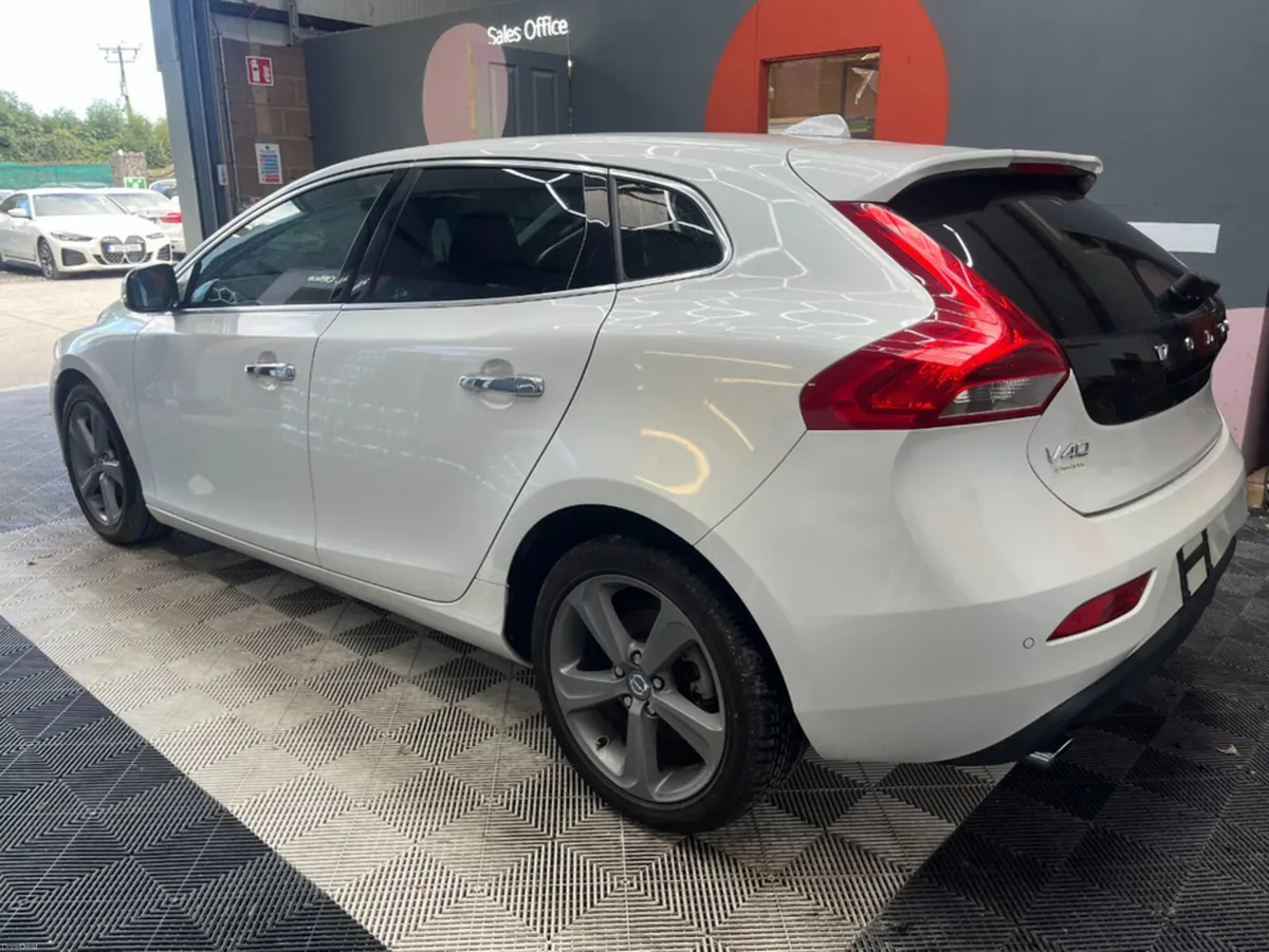 Volvo V40 2015 VOLVO V40 T4 SE  1.6 AUTOMATIC / CR - Image 5