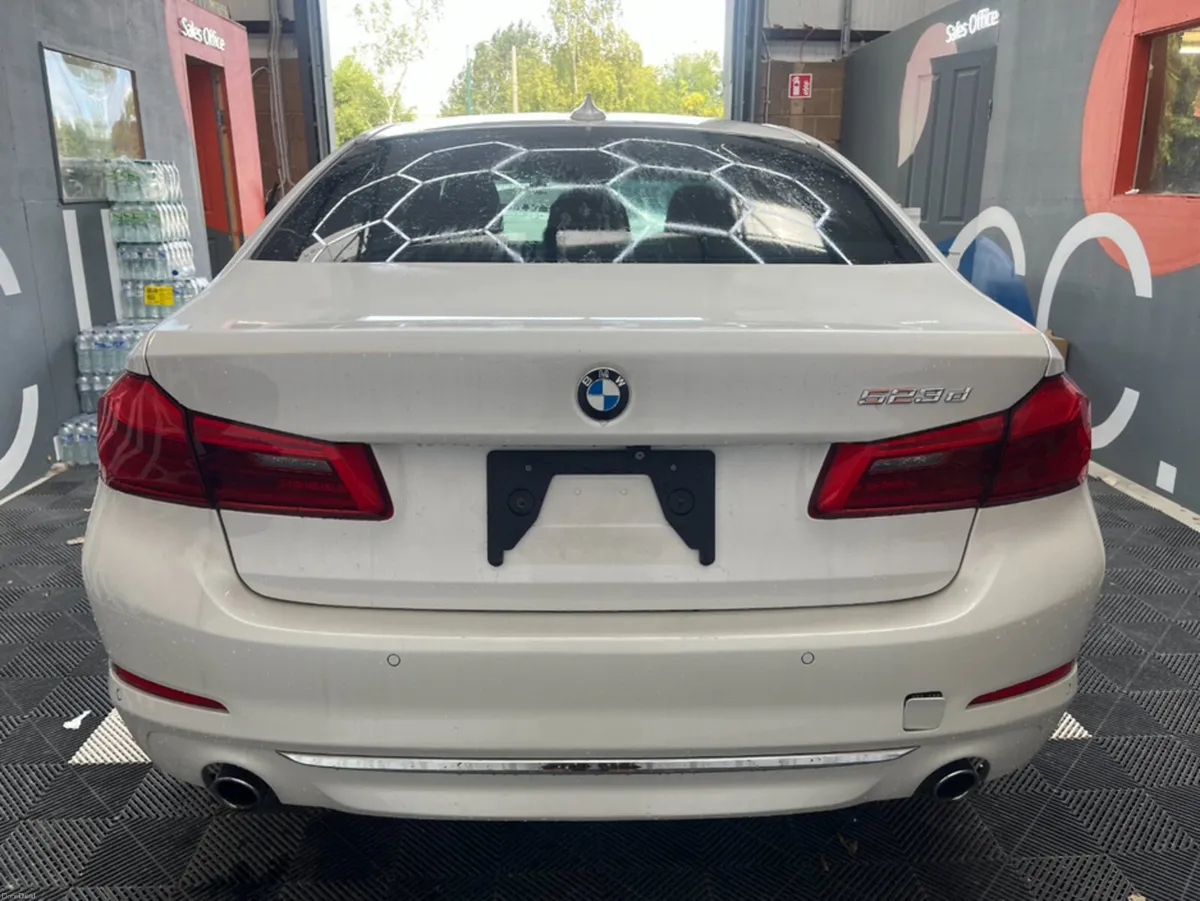 BMW 5-Series 2017 BMW 5 523D LUXURY HI-LINE PACKAG - Image 4
