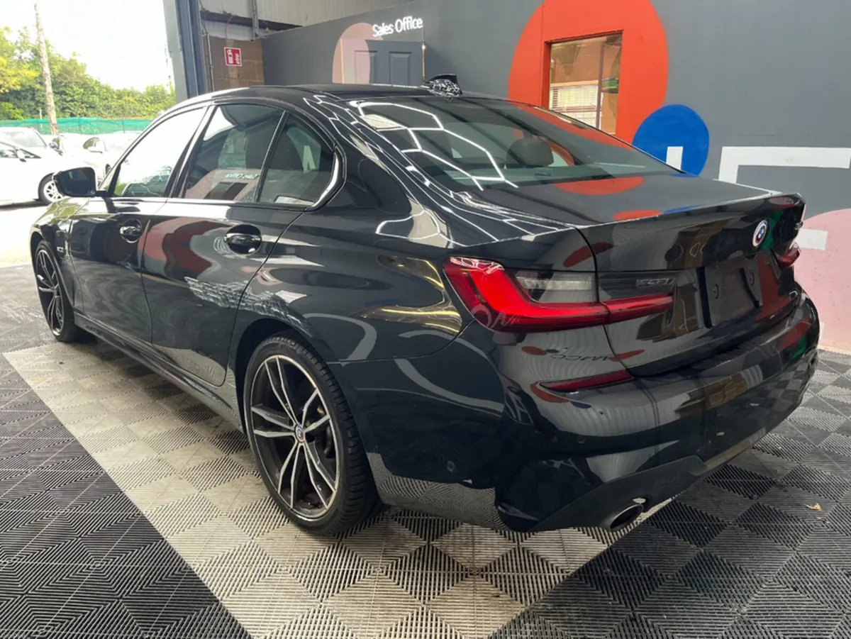 BMW 3-Series 2022 BMW 330E M-SPORT 2.0 AUTOMATIC / - Image 5