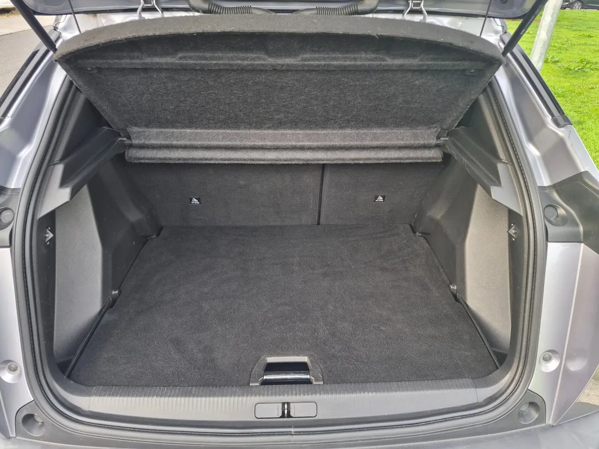 Peugeot E2008 2021 - Image 3