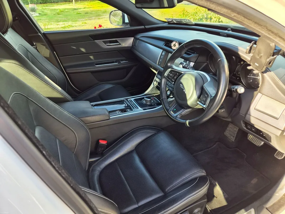 Jaguar XF 2018 - Image 3