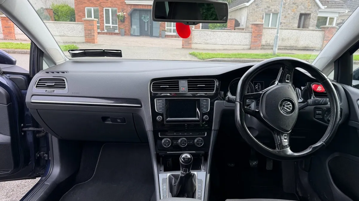 Volkswagen Golf - Image 5