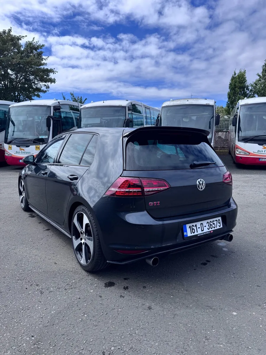 Volkswagen Golf GTI Performance - Image 4