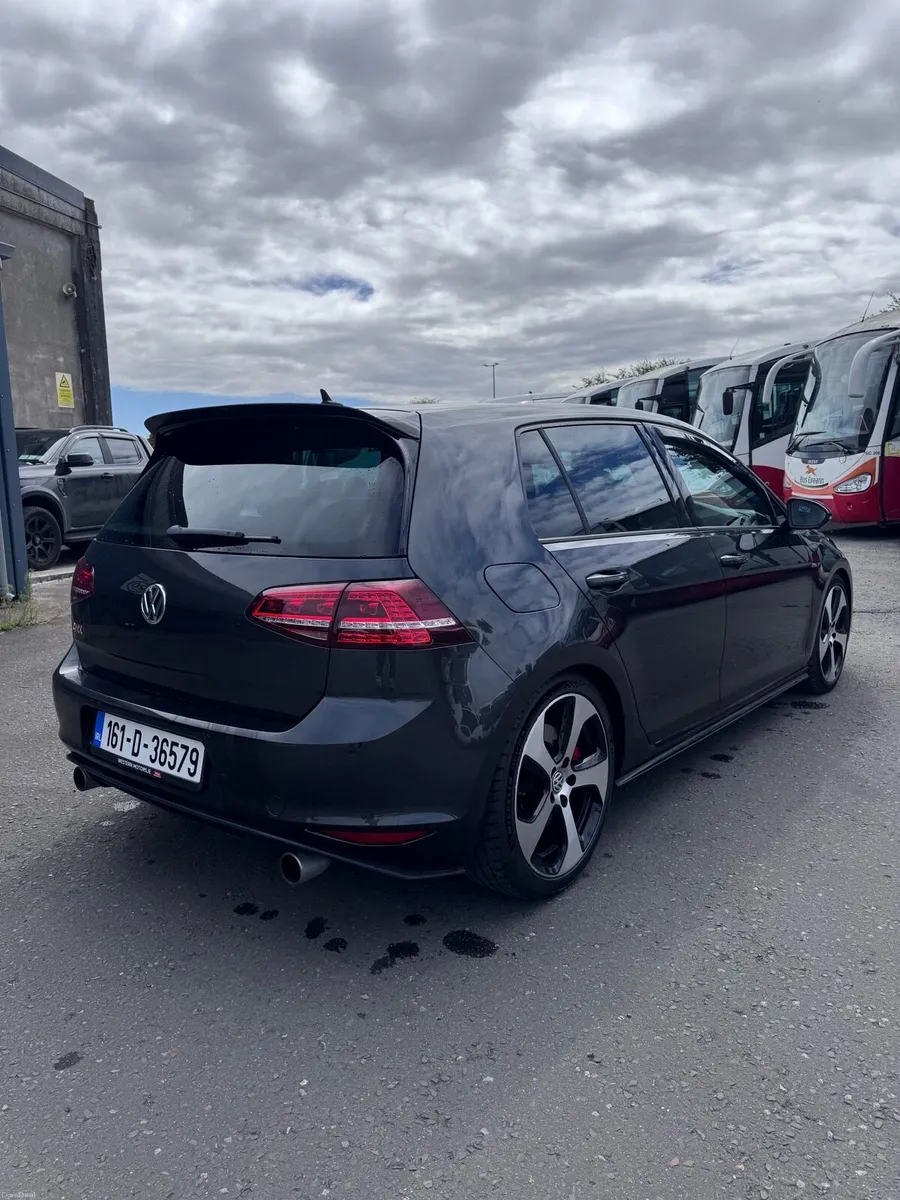 Volkswagen Golf GTI Performance - Image 5