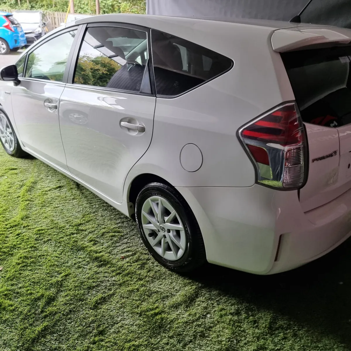 7 SEATER TOYOTA PRIUS HYBRID 2020 AUTOMATIC - Image 4