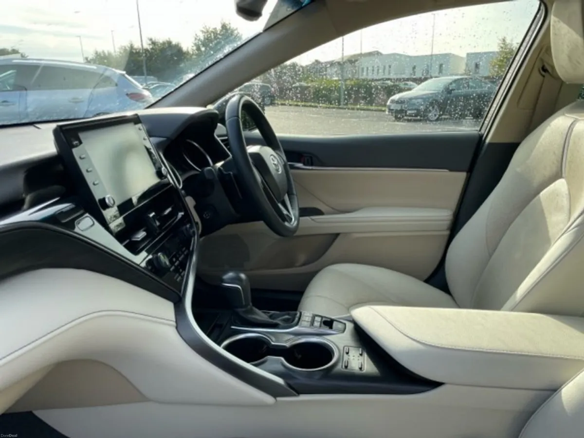 Toyota Camry Platinum Edition & Ivory Leather - 2. - Image 6