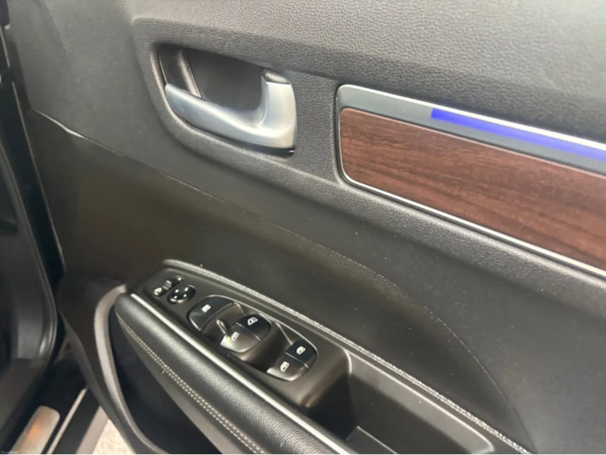 Renault Koleos SIGNATURE NAV DCI 175 C 4DR AUTO Fi - Image 6