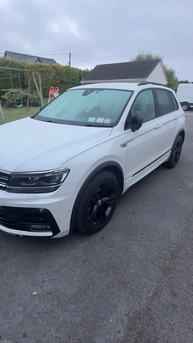 TIGUAN R-LINE BLACK EDITION ONLY (62,000km) - Image 3