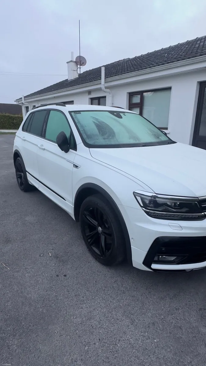 TIGUAN R-LINE BLACK EDITION ONLY (62,000km) - Image 4