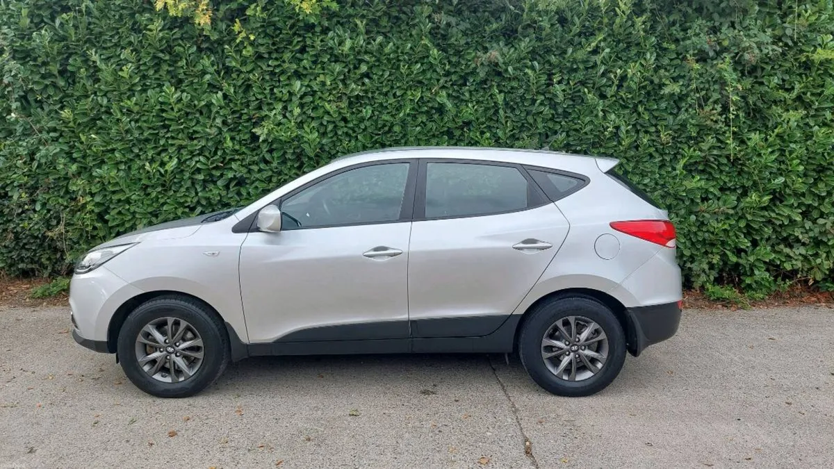 2015 HYUNDAI IX35 1.7CRDI CELEBRATRION - Image 3