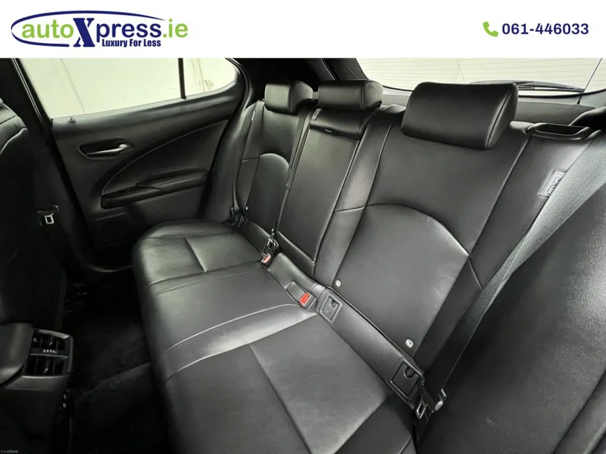 Lexus UX 2.0 Hybrid, Reversing camera - Image 4