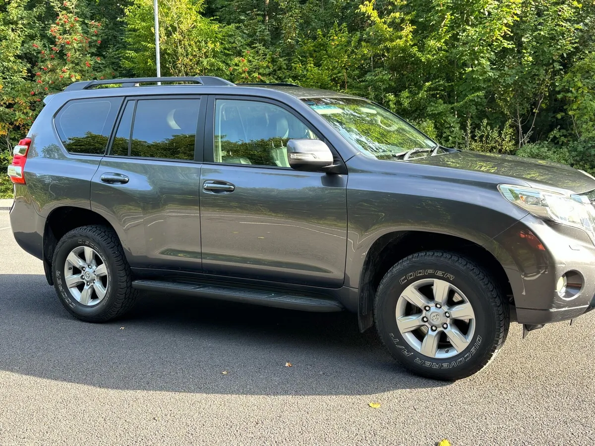 Toyota Land Cruiser 3 L, 5 seats - Image 6
