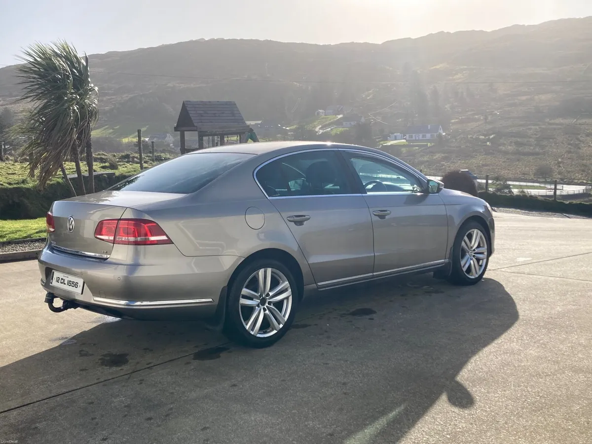 Volkswagen Passat 2012 - Image 1
