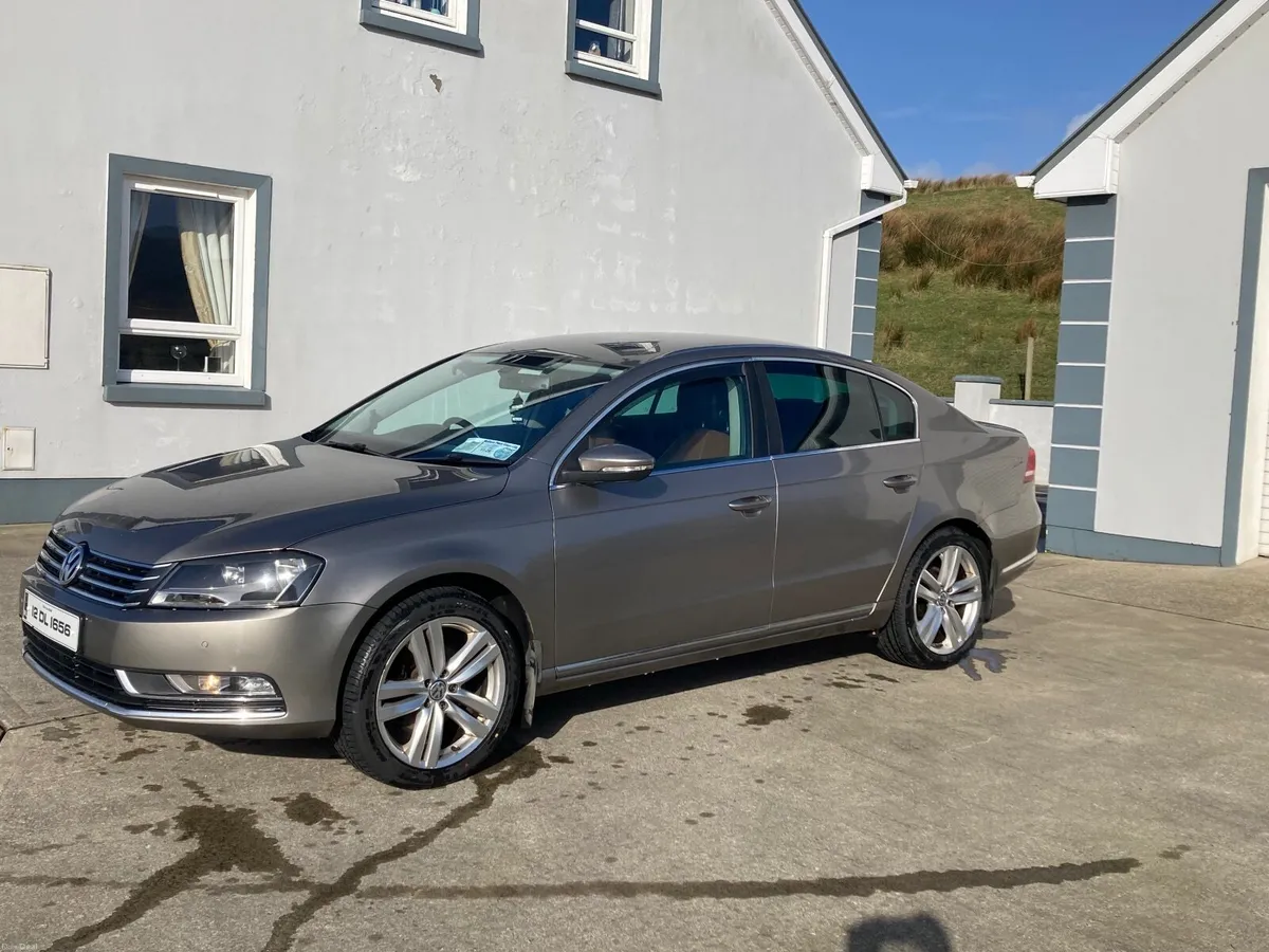 Volkswagen Passat 2012 - Image 2