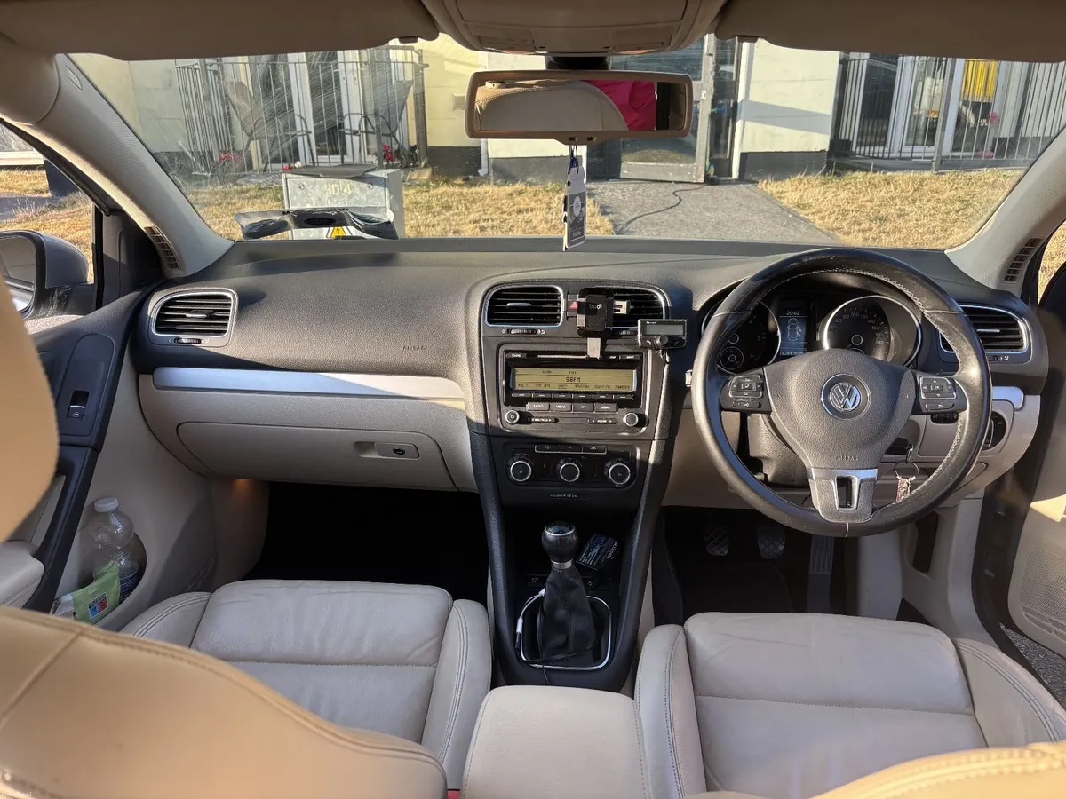 Volkswagen Golf 2010 - Image 4