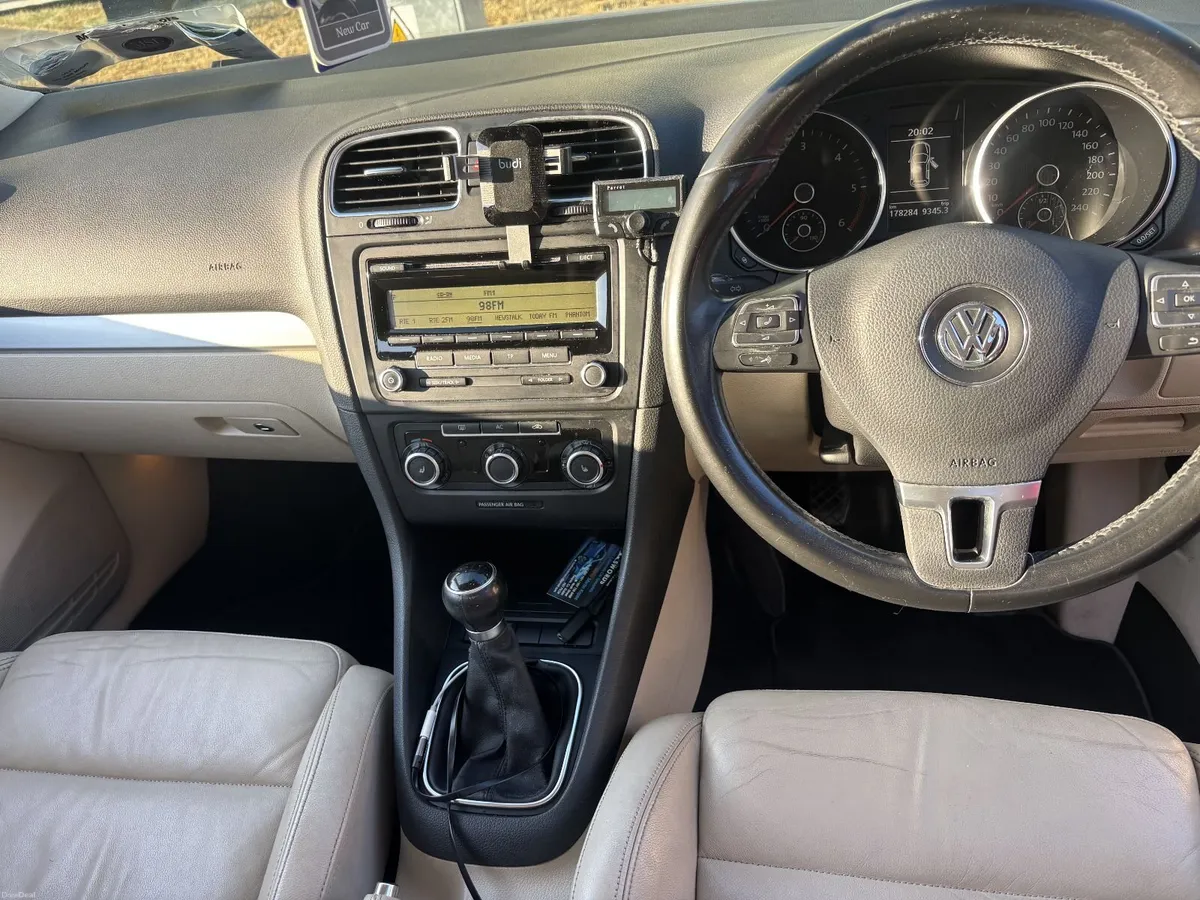 Volkswagen Golf 2010 - Image 5
