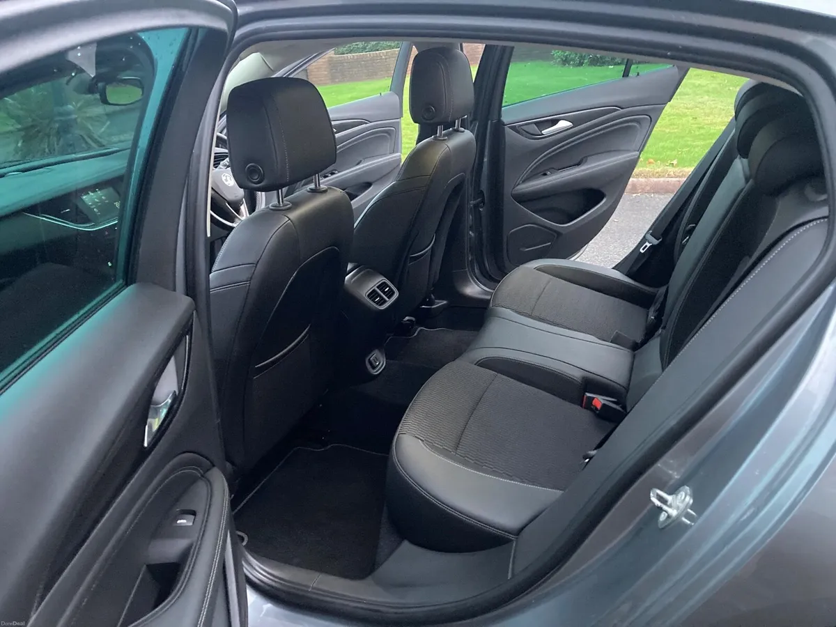 Vauxhall Insignia SRI 2018 only 65 km - Image 4