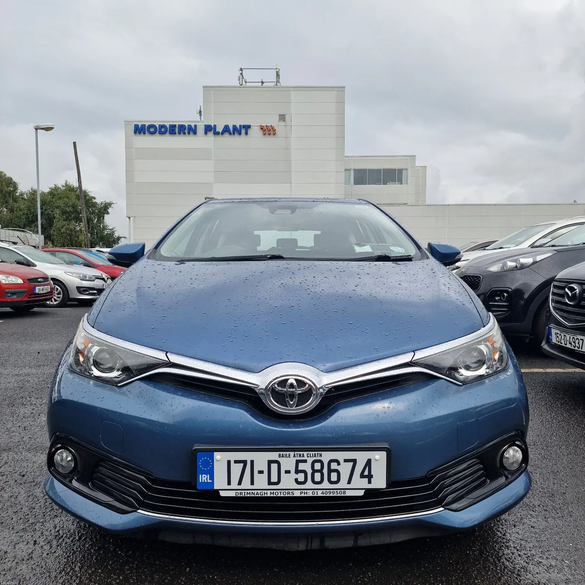 Toyota Auris 2017 Luna specs mint condition low mi - Image 2