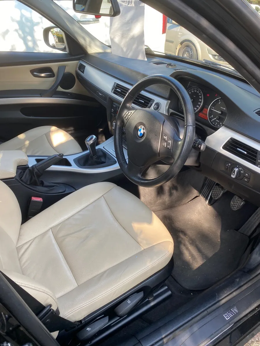 BMW 3-Series 2010 - Image 3