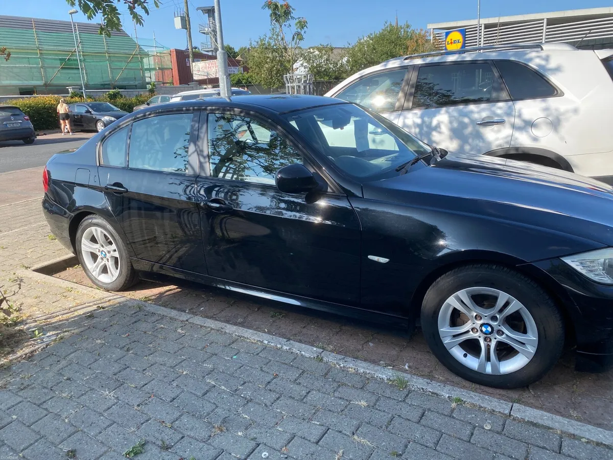 BMW 3-Series 2010 - Image 5