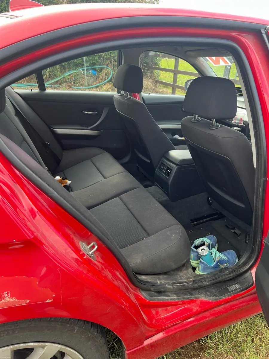 Bmw 320D 2009 - Image 6