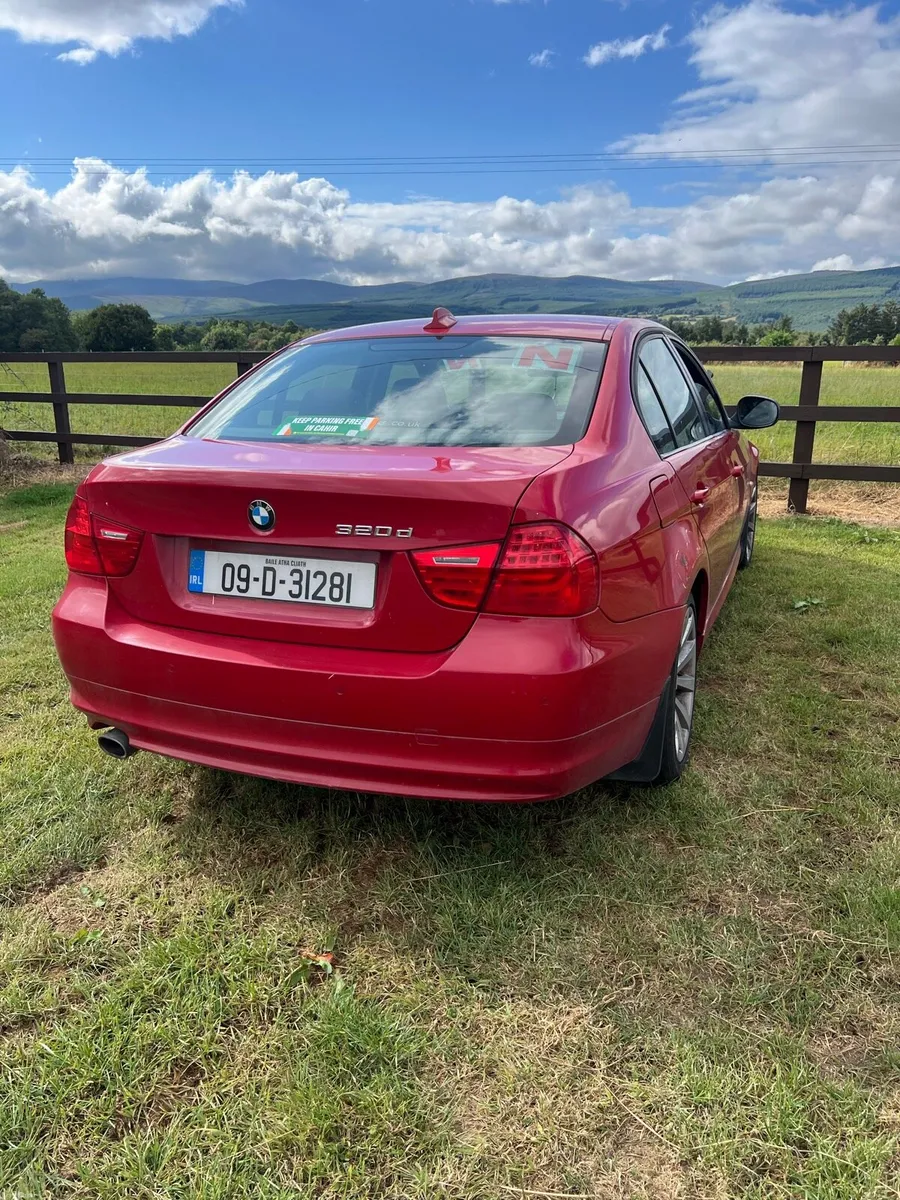 Bmw 320D 2009 - Image 2
