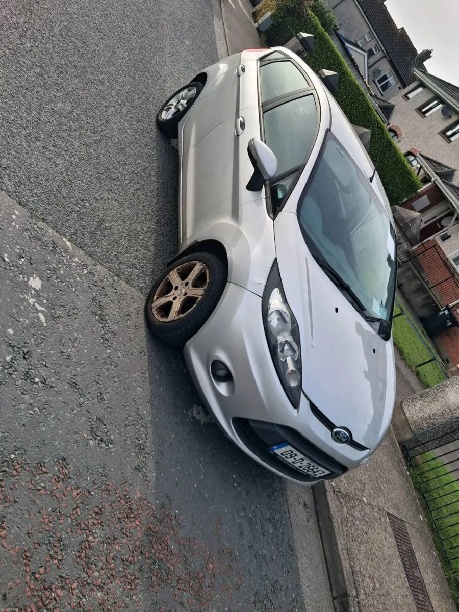 2009 ford focus - Image 1