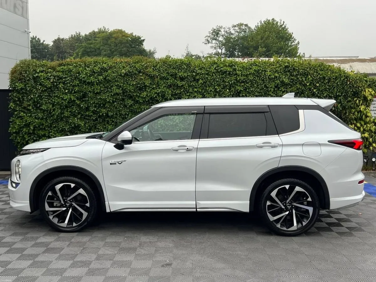 Mitsubishi Outlander 7-SEATER 2.4 HYBRID AUTO ** H - Image 3